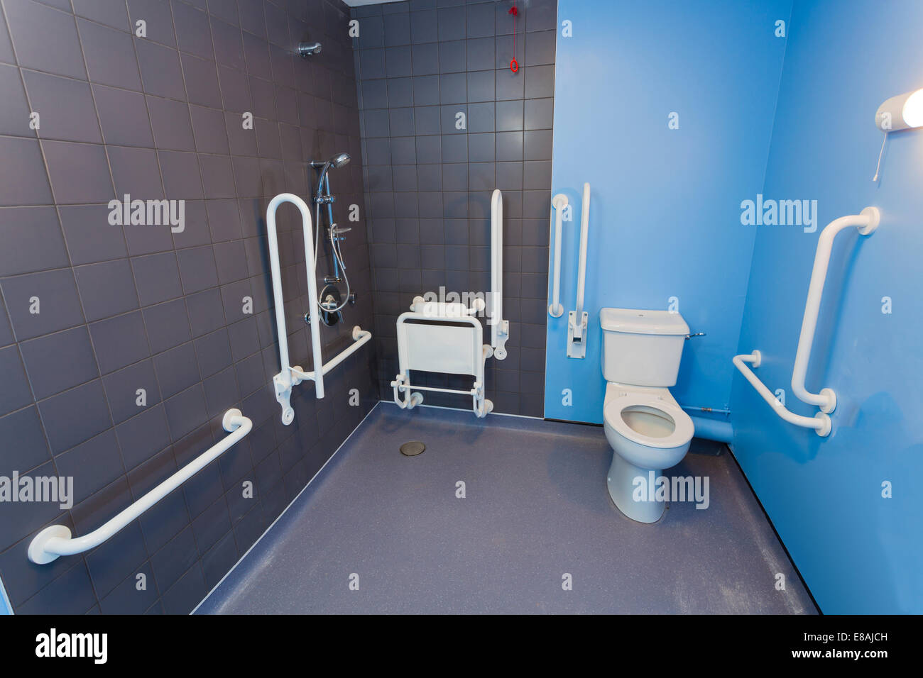 Wetroom discapacitados Baño. Foto de stock