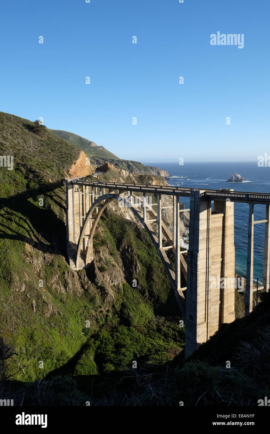 Bixby Creek Bridge en California Big Sur en la autopista Ruta 1 Foto de stock