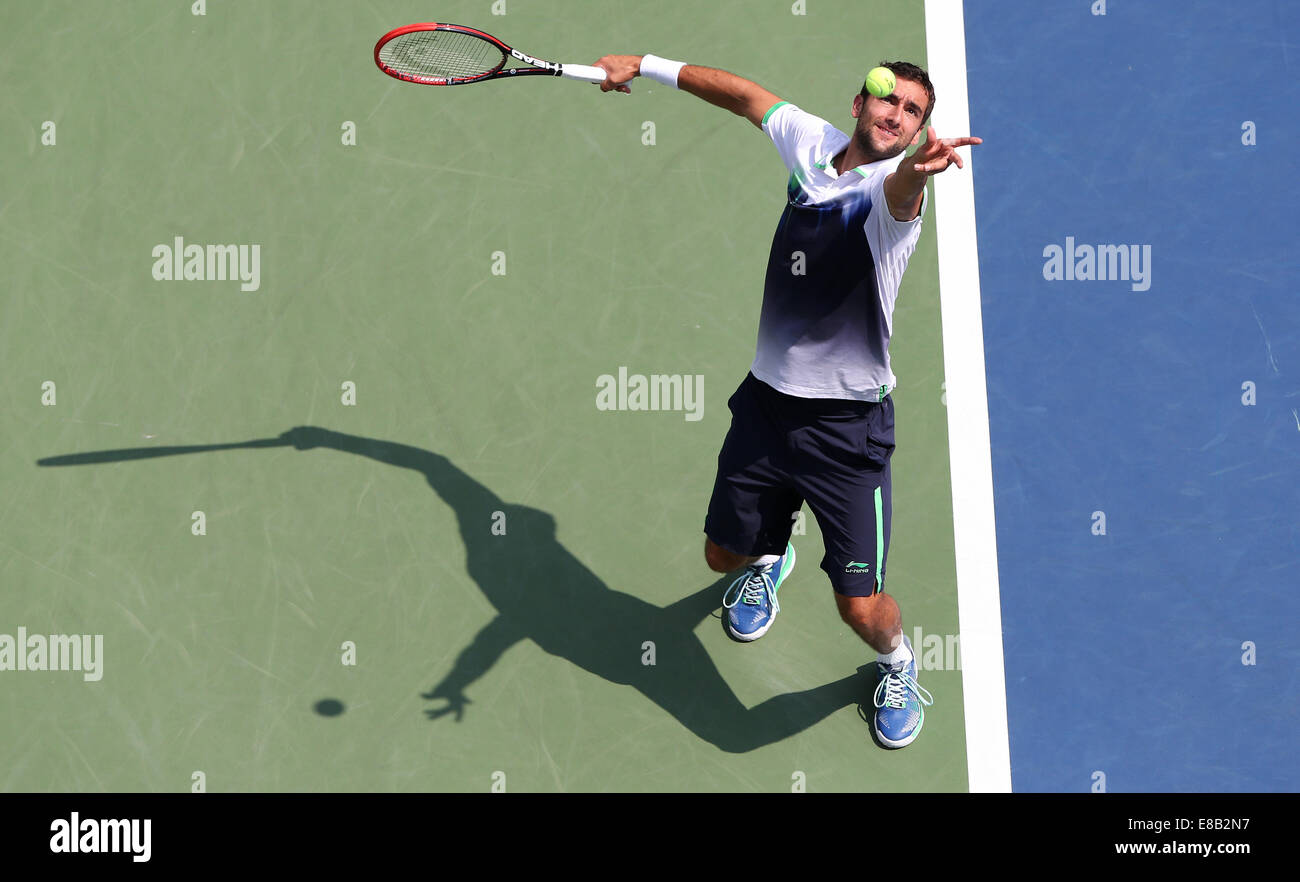 Marin Cilic (CRO) en acción en el US Open 2014 campeonatos en Nueva York, Foto de stock