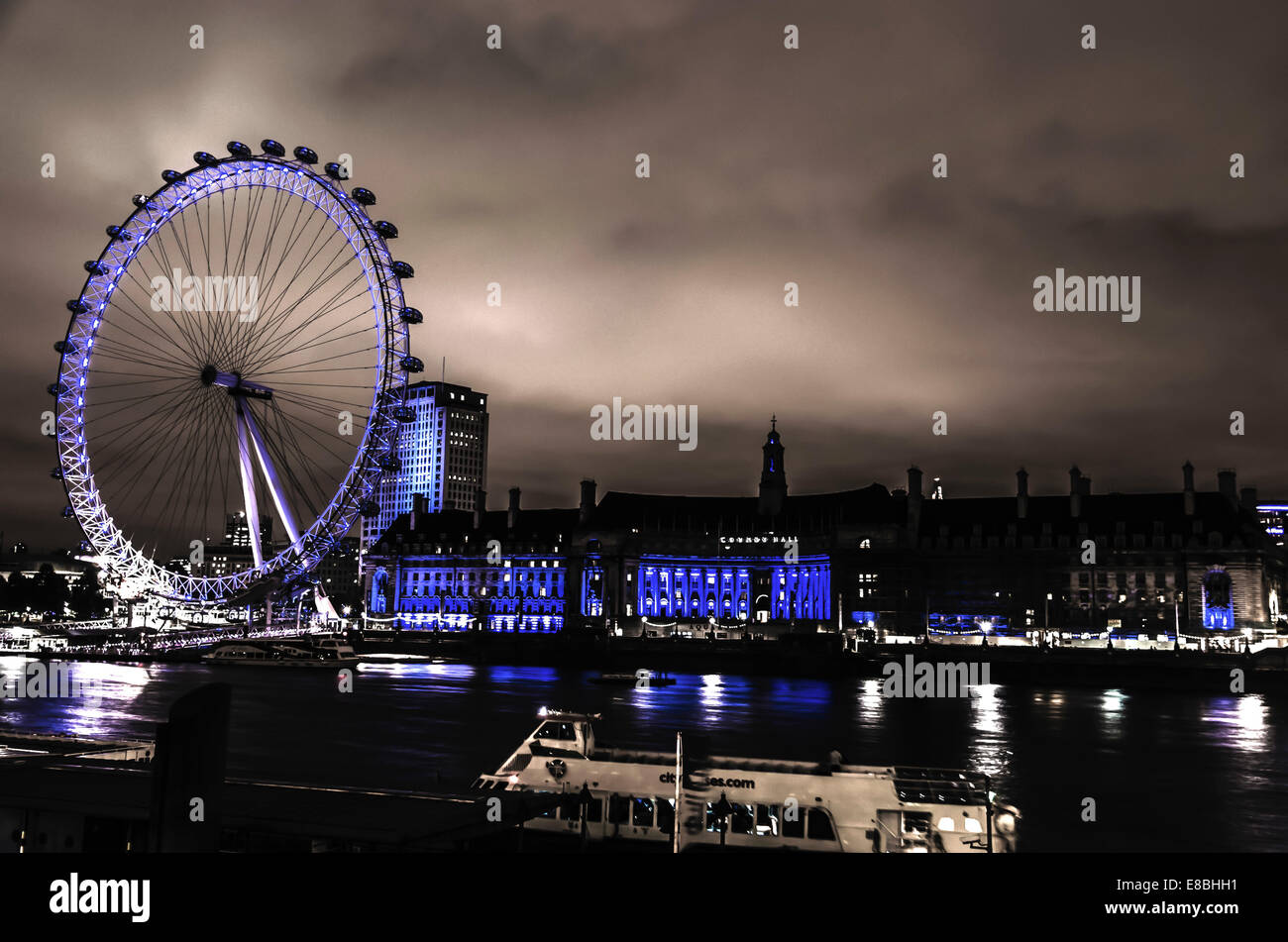El London Eye de noche paisaje oscuro Foto de stock