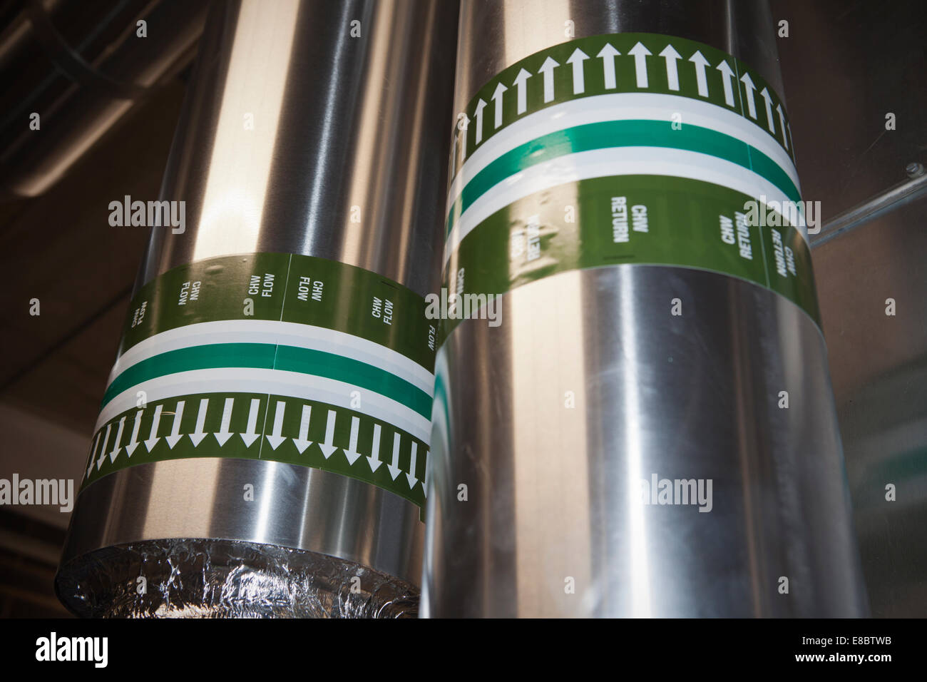 Instalación del sistema de calefacción comercial con resinas fenólicas