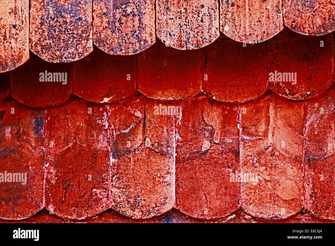 Techo de tejas decorativas fotografías e imágenes de alta resolución - Alamy