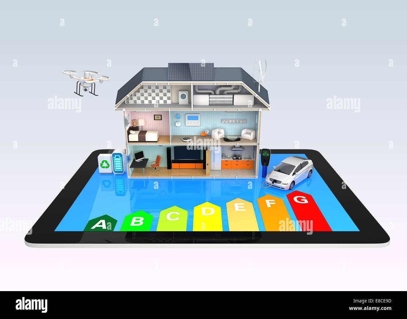Automatización del hogar vigilancia por concepto de tablet PC. Gráfico de eficiencia energética disponibles Foto de stock