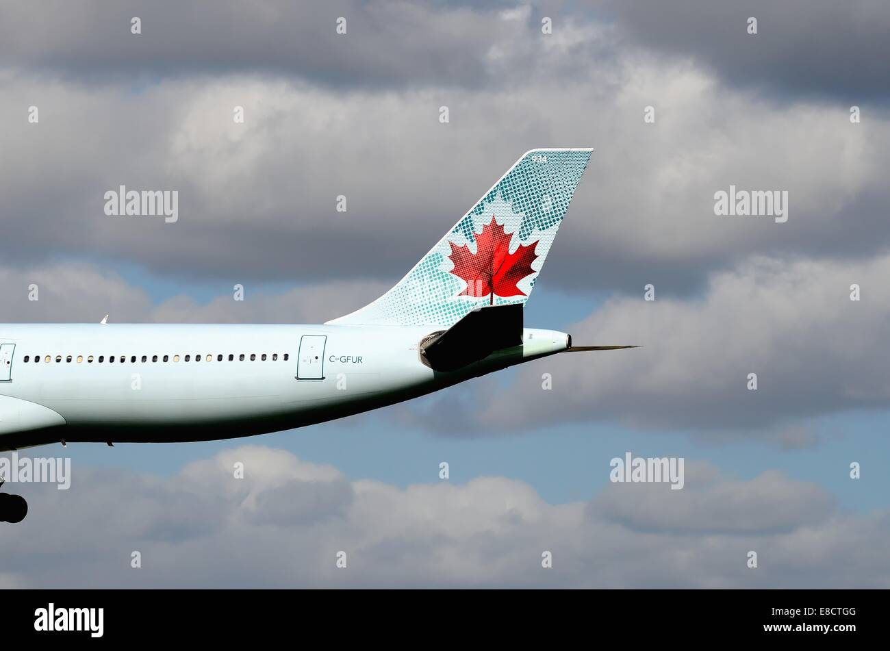 Airbus A330 de Air Canada en el aterrizaje a Heathrow Foto de stock