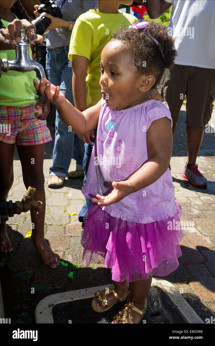 Chica afroamericana, Little Girl, chica, fiesta de cumpleaños, Santa Rosa, el Condado de Sonoma, California, Estados Unidos, América del Norte Foto de stock
