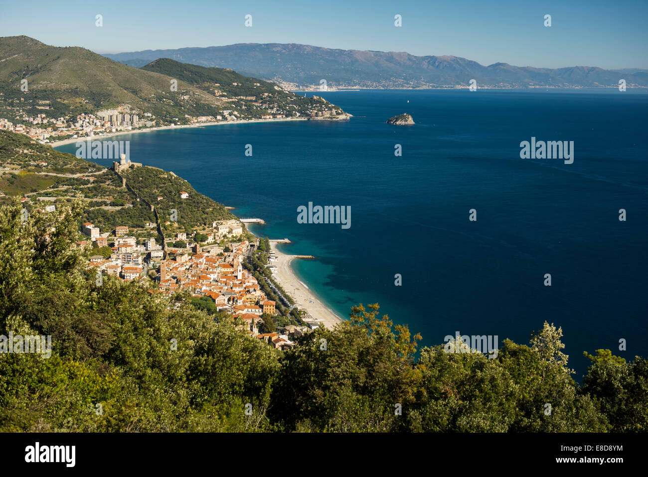 Golfo de Génova en Capo Noli, Noli, Riviera di Ponente, Liguria, Italia Foto de stock