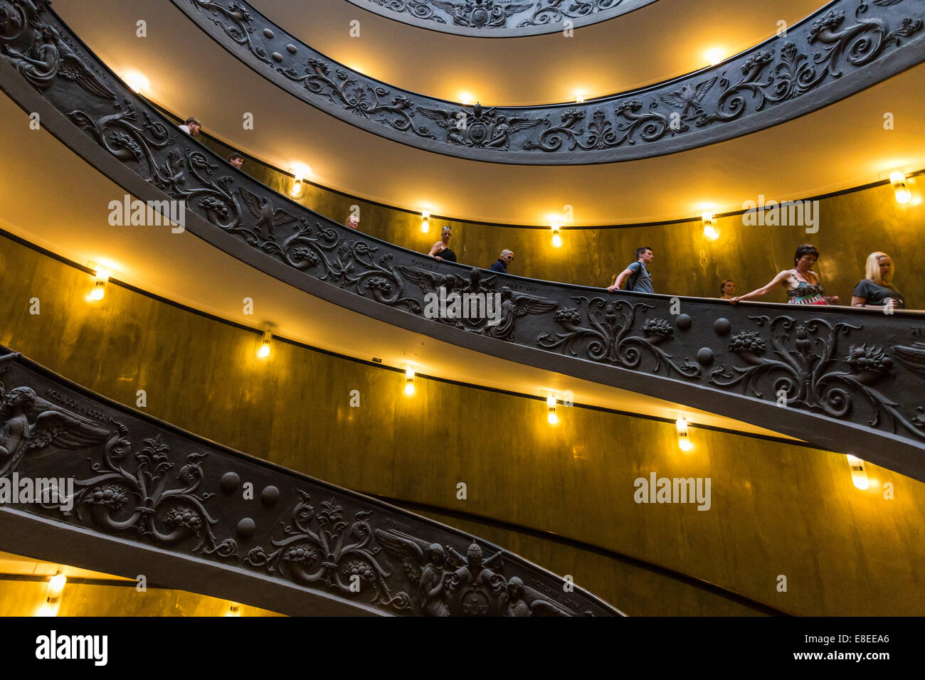 Bramante Escalera una escalera de doble hélice en el Museo Vaticano, Ciudad del Vaticano Foto de stock