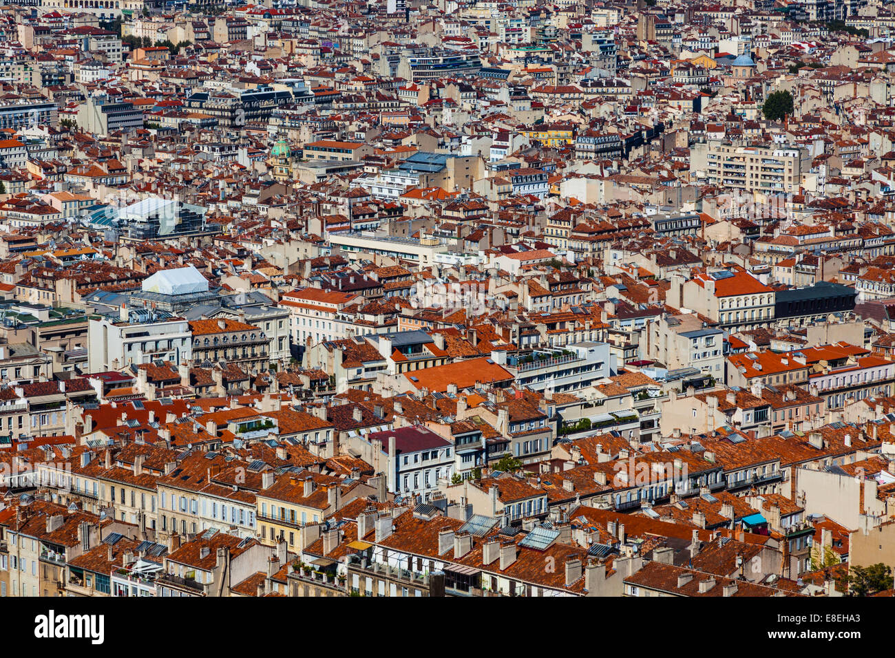 En resumen de Marsella desde la catedral de Notre Dame de la garde basílica. Foto de stock