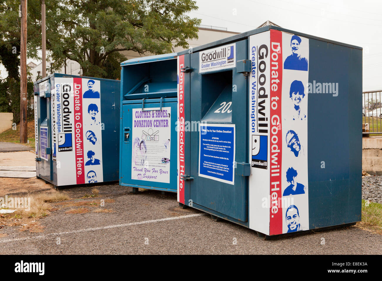 Goodwill Clothes Fotos e Imágenes de stock - Alamy