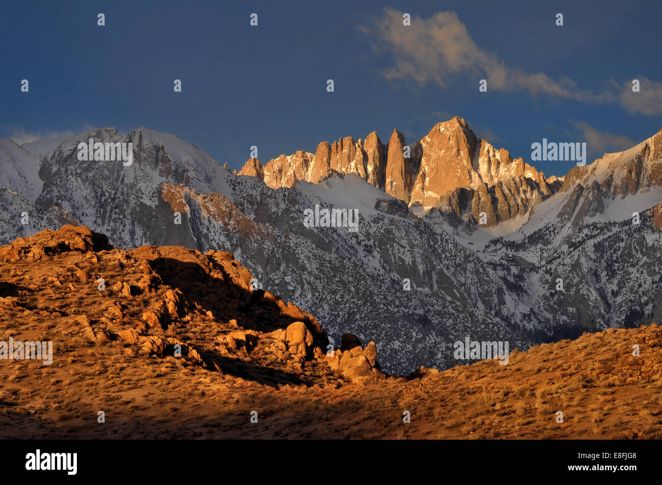 California, Estados Unidos, la parte oriental de Sierra Nevada, Monte Whitney y Alabama Hills Foto de stock