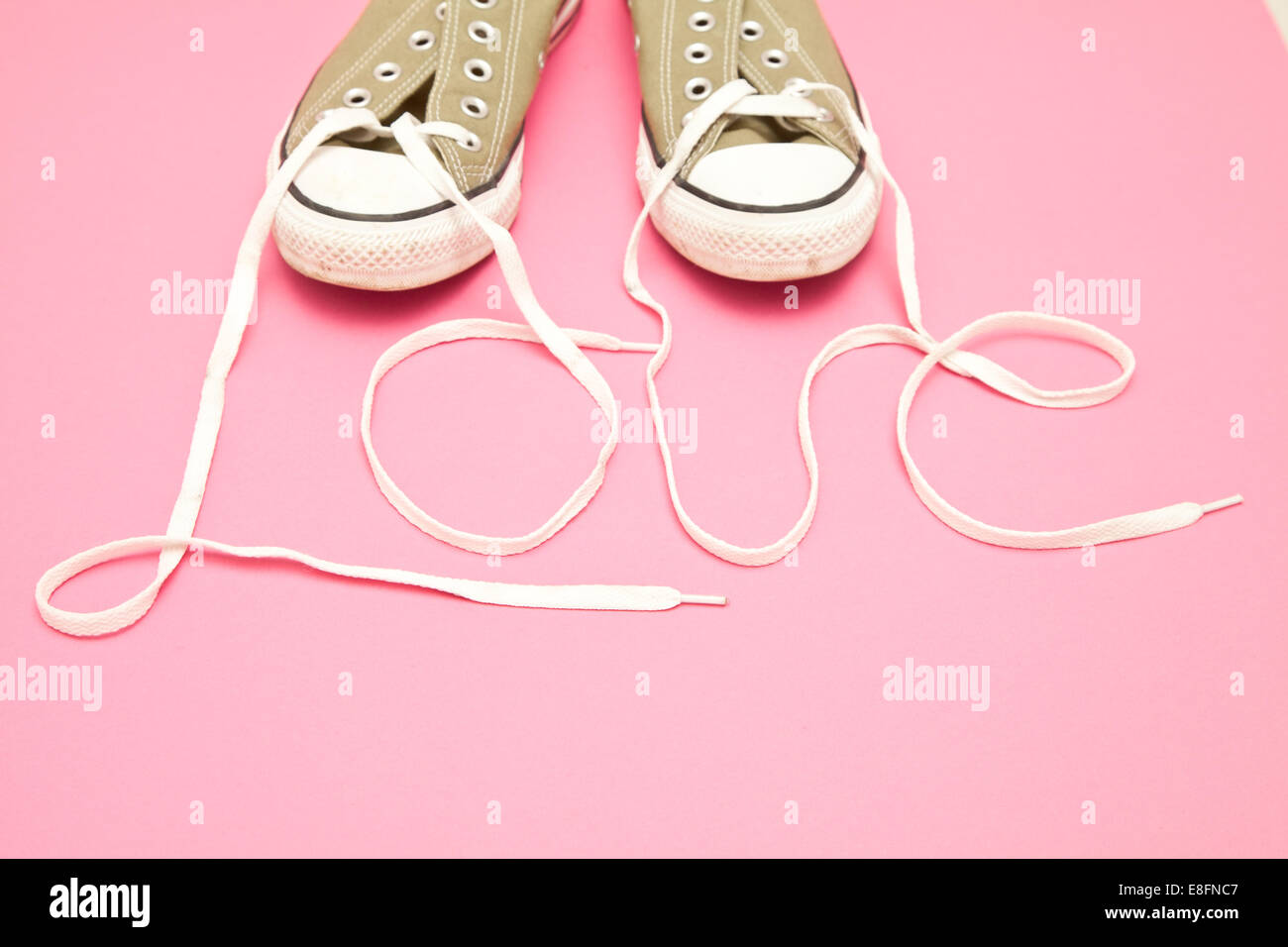 Los cordones, la ortografía de la palabra amor Foto de stock