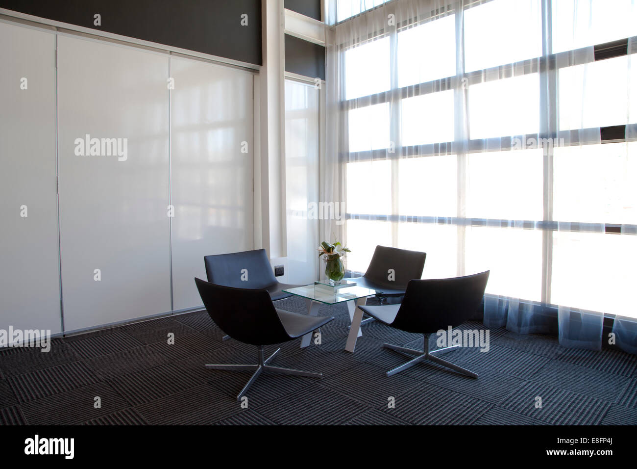 Sala de reuniones en una oficina. Foto de stock