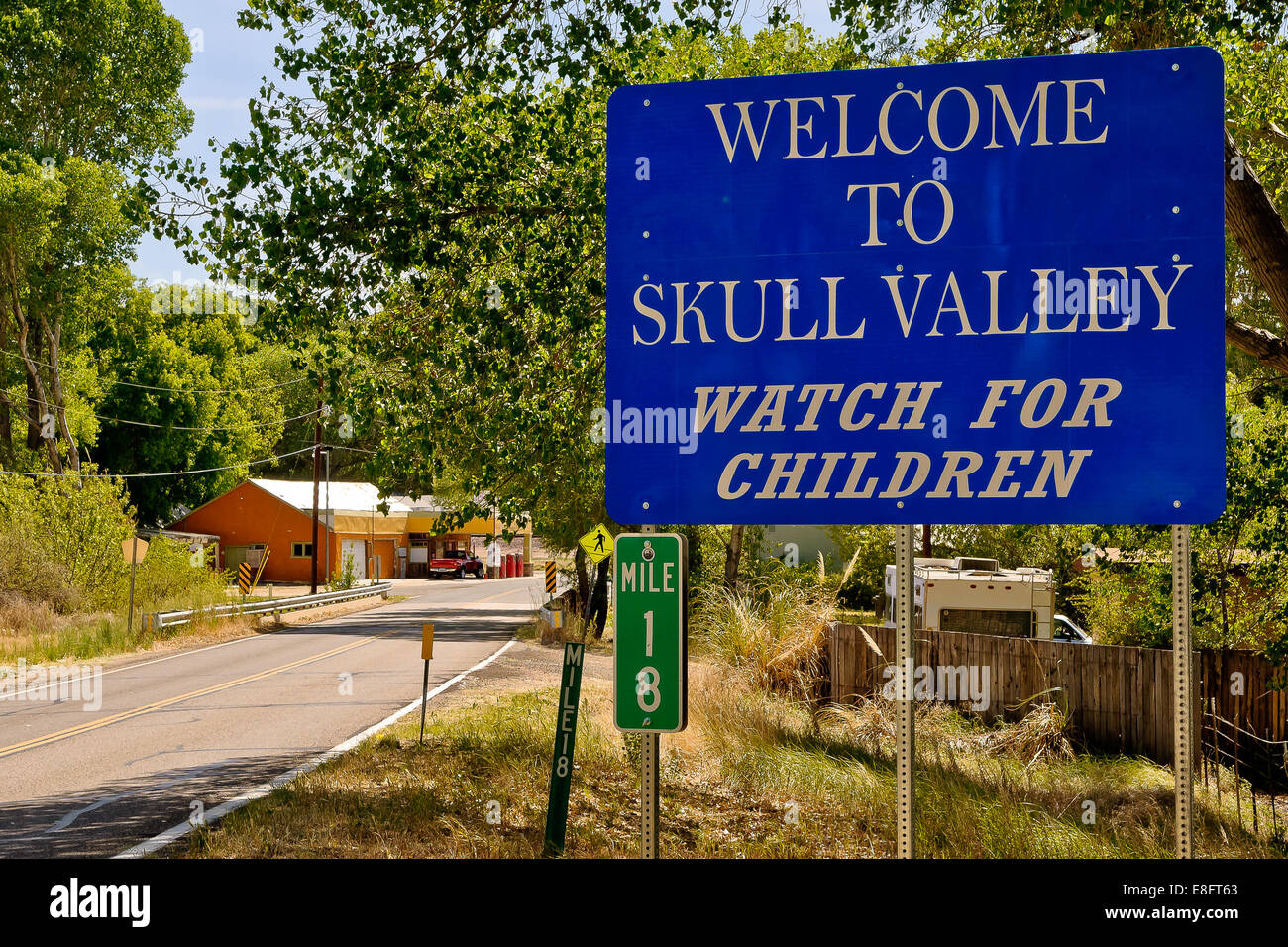 Ee.Uu., Arizona, Yavapai Skull Valley, cartel de bienvenida Foto de stock