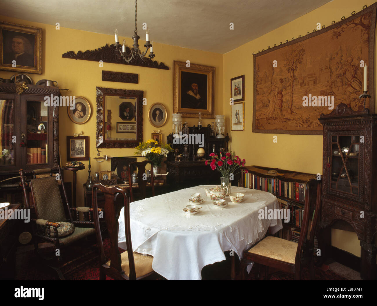 Comedor antiguo fotografías e imágenes de alta resolución - Alamy