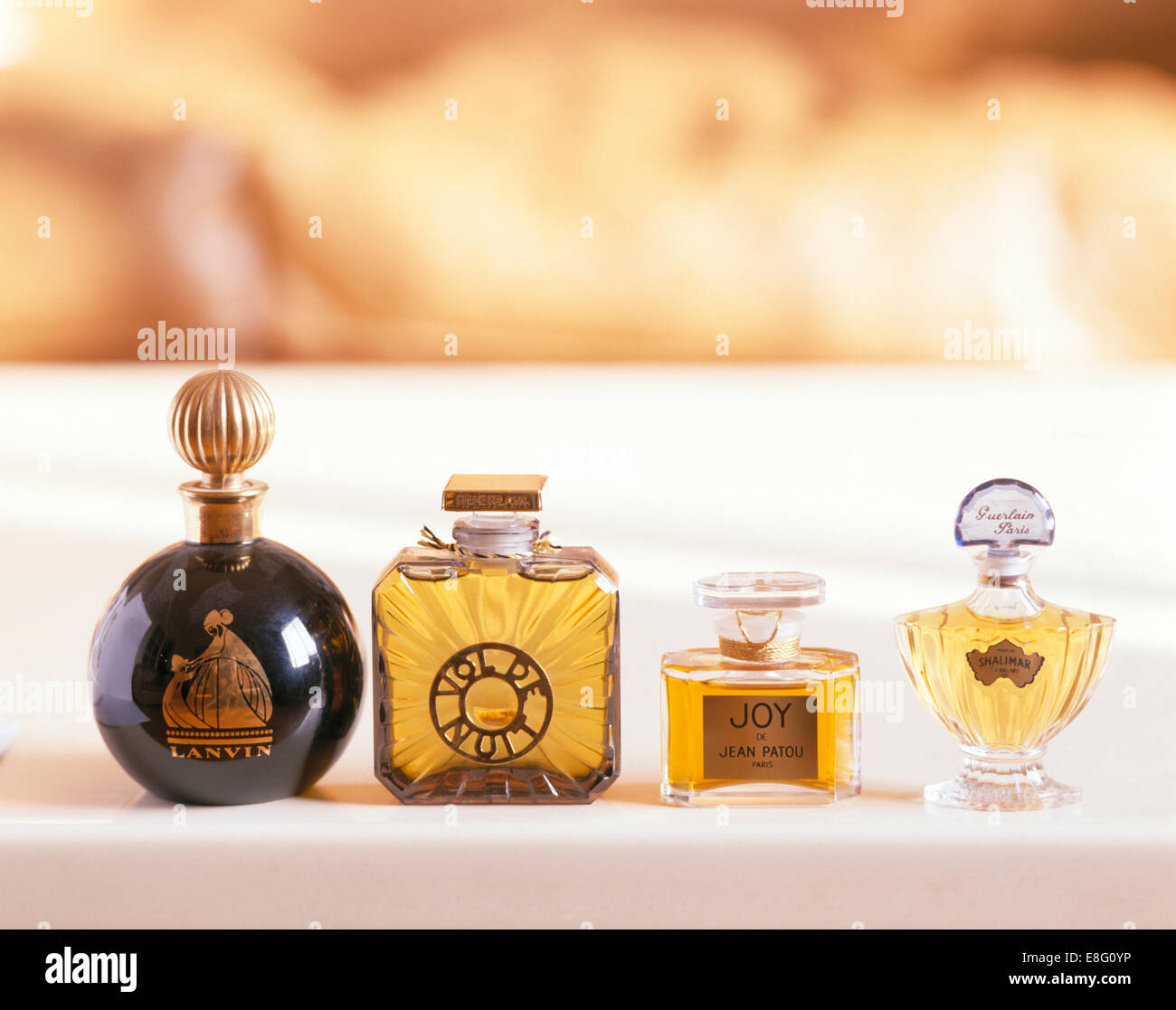 Frascos de perfume francés fotografías e imágenes de alta resolución - Alamy