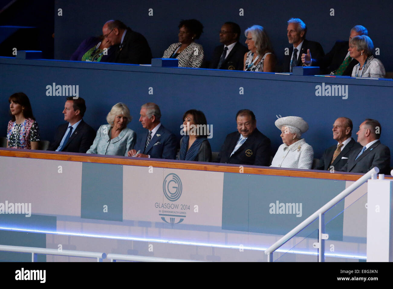 Fila delantera. Samantha Cameron (izquierda) con el Primer Ministro David Cameron, Camilla, Duquesa de Cornualles, el Príncipe Carlos, Príncipe de Gales, Q Foto de stock