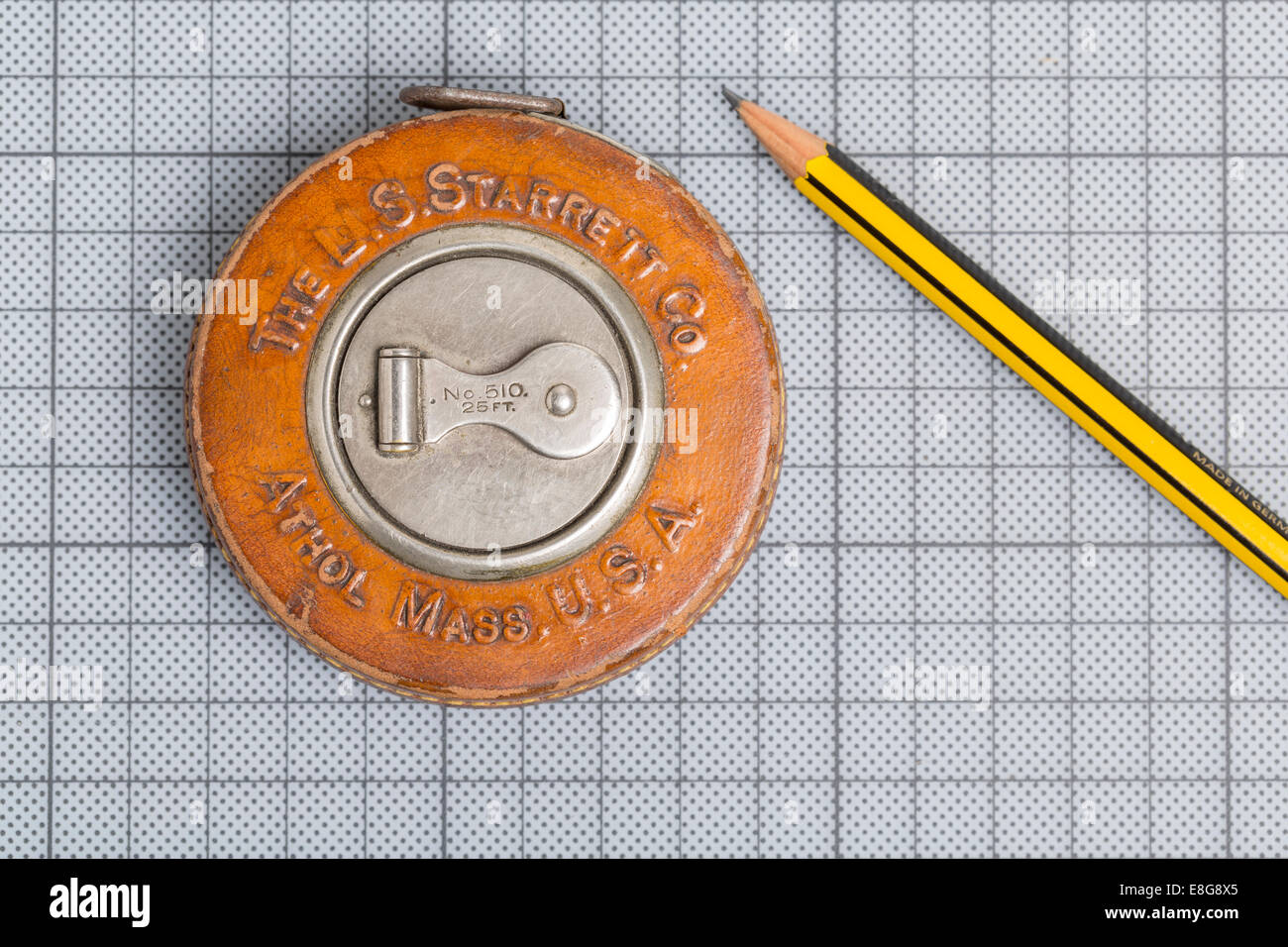 Agrimensor cinta métrica o regla formulada por L. S. Starrett, Athol,  Massachusetts, Estados Unidos Fotografía de stock - Alamy