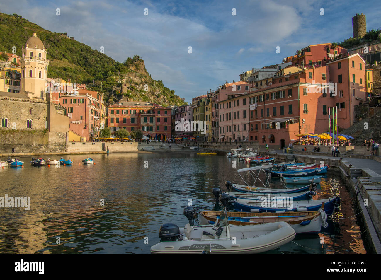 Vernazza, Cinque Terre ('cinco tierras"), la región de Liguria, Italia. Foto de stock