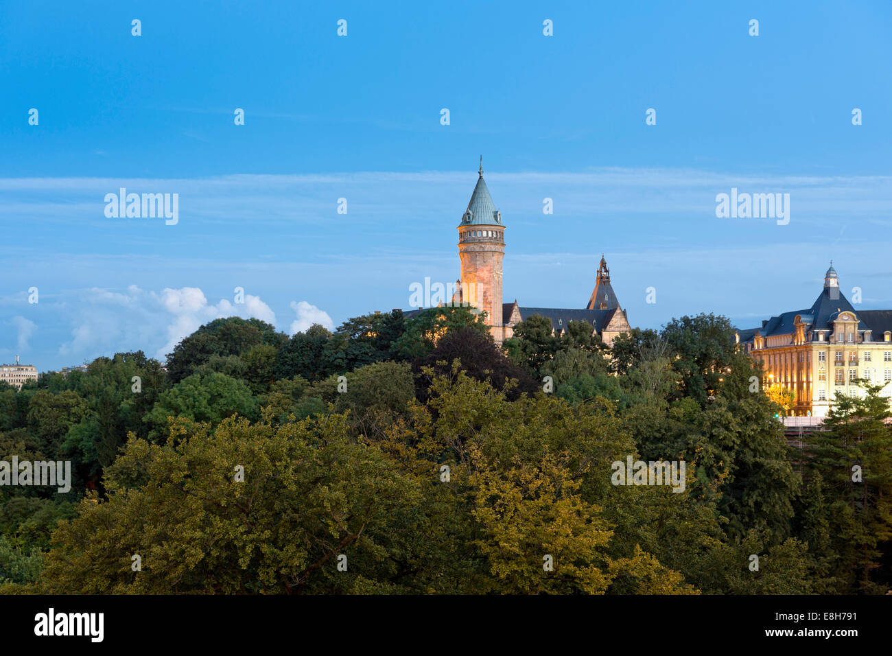 Luxemburgo, ciudad de Luxemburgo, Musee de la Banque, Torre de la mañana Foto de stock