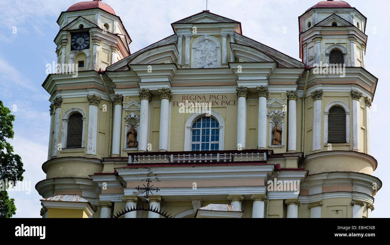 Vista exterior de la Basílica de San Pedro y san Pablo ChurchŠv