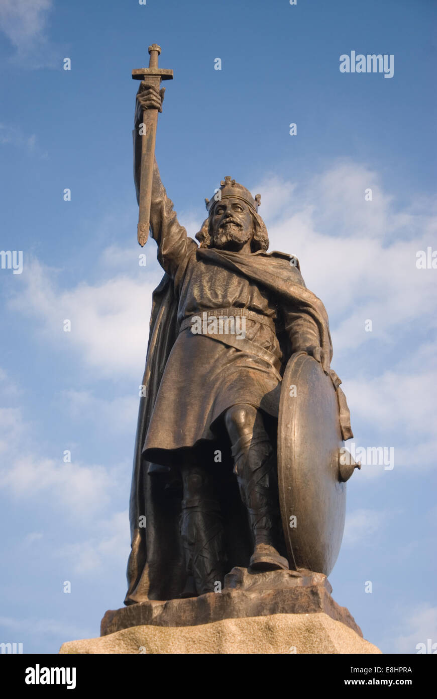 La estatua del rey Alfred, el primer rey de Inglaterra, se encuentra en el centro de Winchester