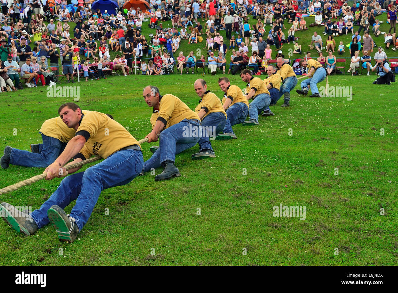 Tug-of-War, una de las disciplinas en la Highland Games, Dufftown, Moray, Highlands, Scotland, Reino Unido Foto de stock