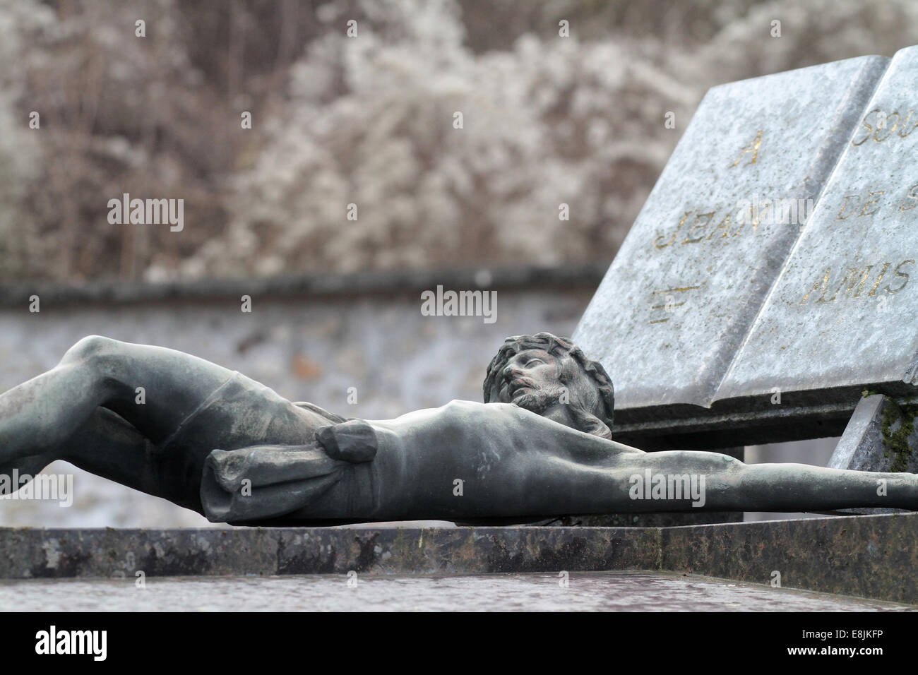 Cementerio. Cristo Jesús en la cruz Fotografía de stock Alamy