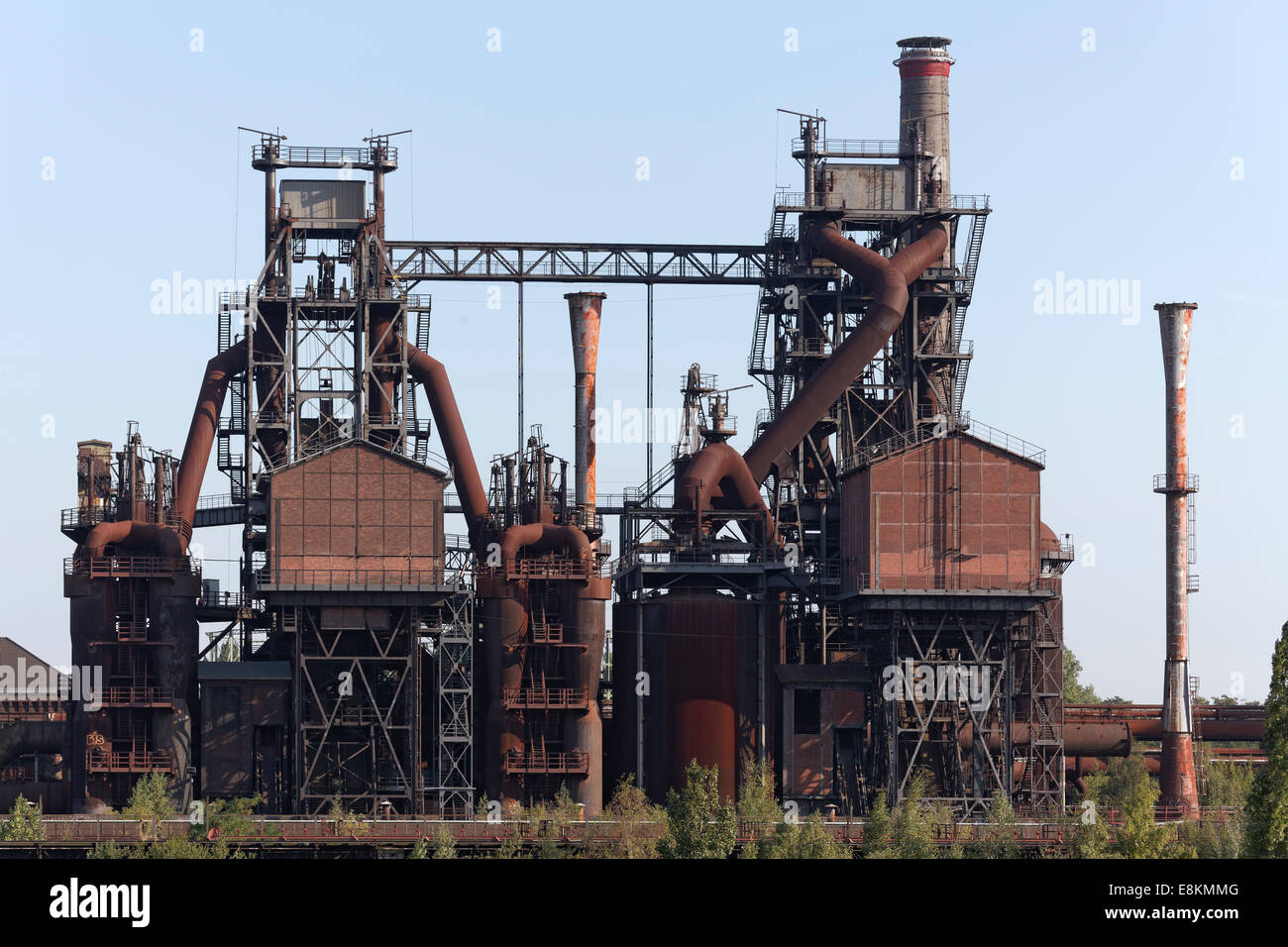 Clausurada la planta altos hornos con malacate casas, ex planta metalúrgica, Duisburg-Nord paisaje Industrial Park Foto de stock
