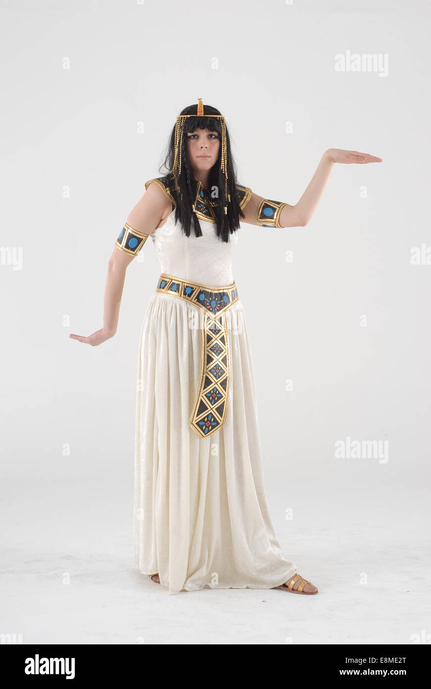 Cleopatra costume outfit fotografías e imágenes de alta resolución - Alamy