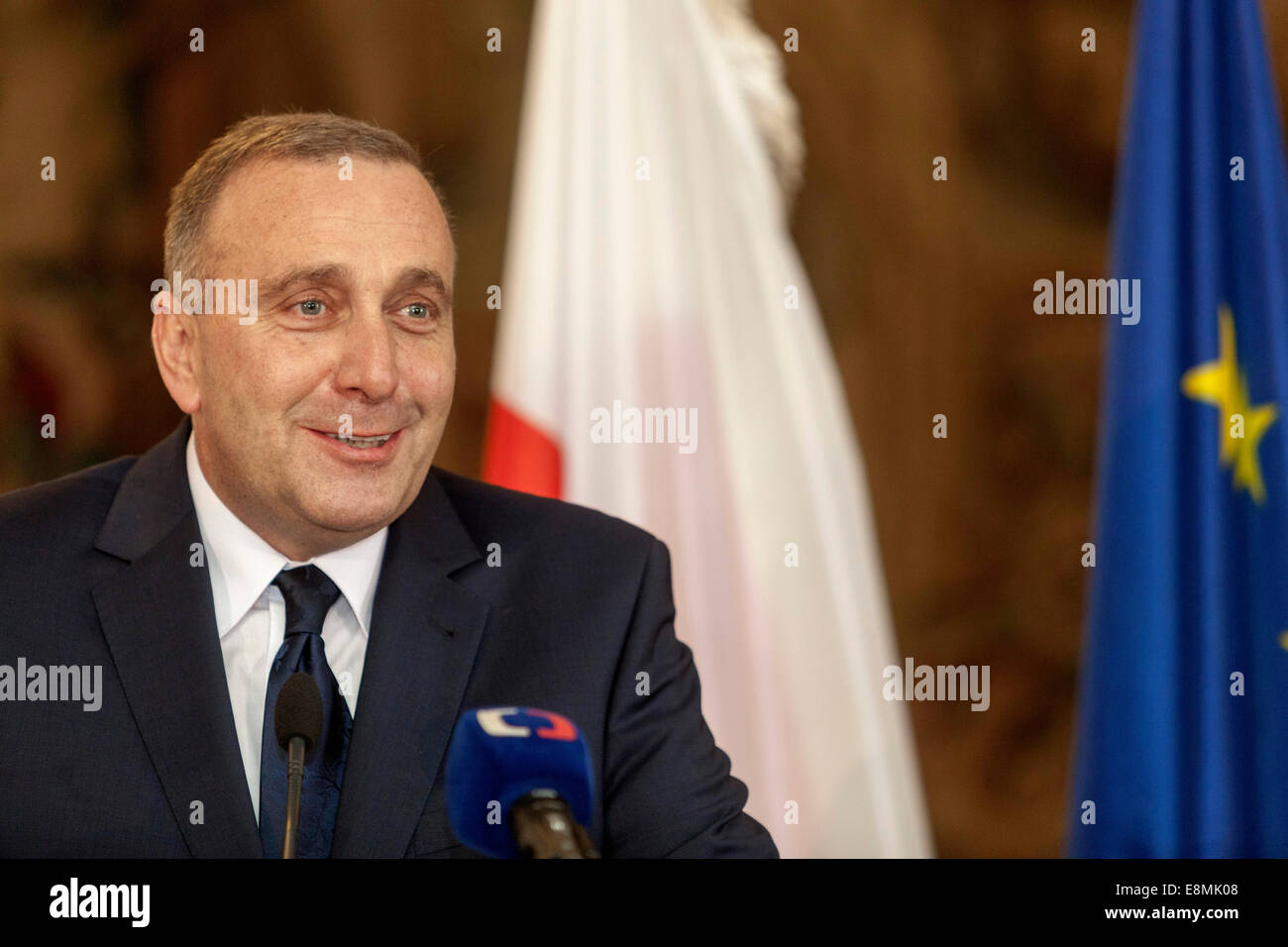 Praga, República Checa. 10 de octubre de 2014 Grzegorz Schetyna, Ministro de Relaciones Exteriores de Polonia, durante una conferencia de prensa. Foto de stock