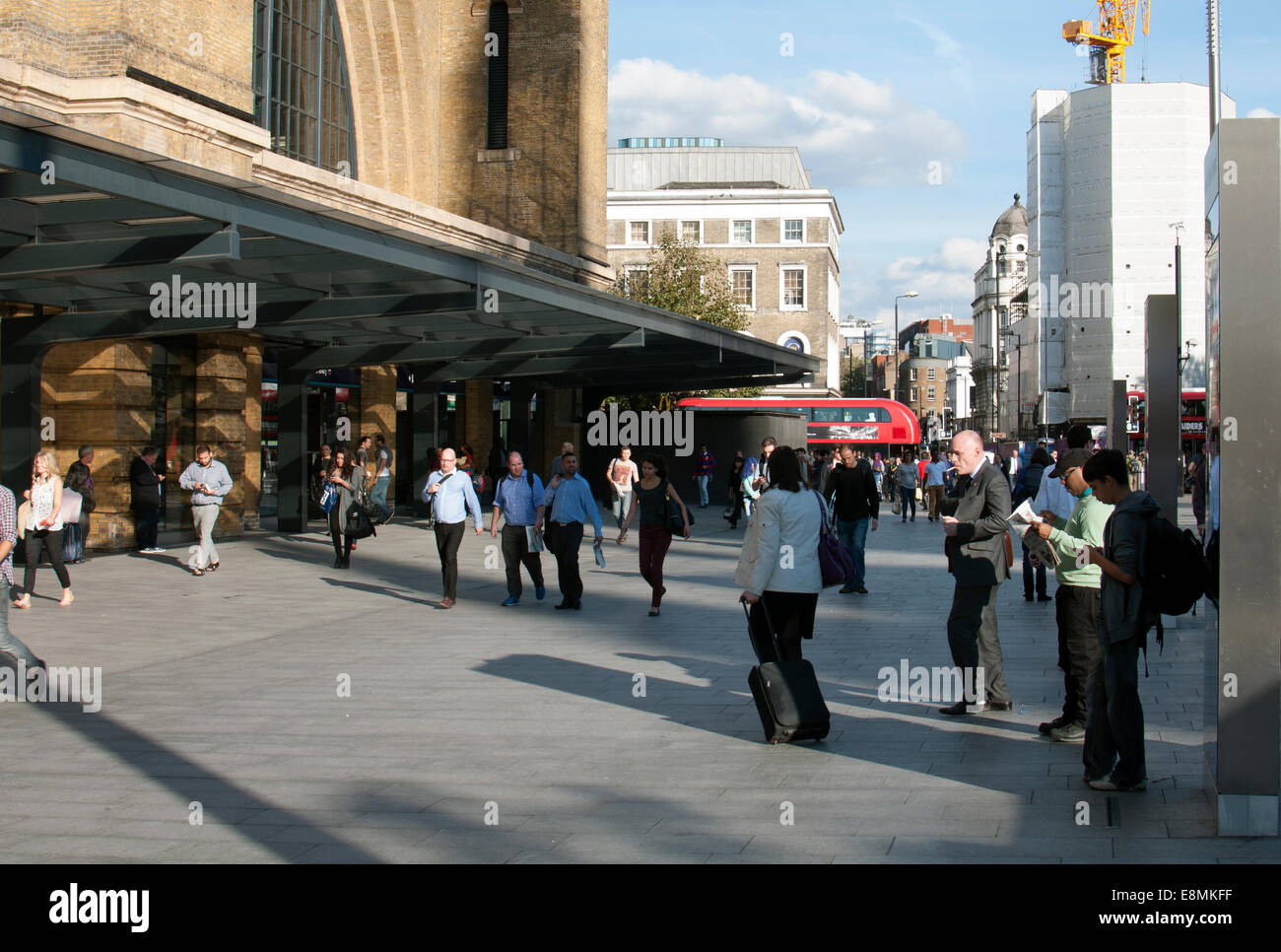 Patio de la estación de tren de Kings Cross, London, UK Foto de stock