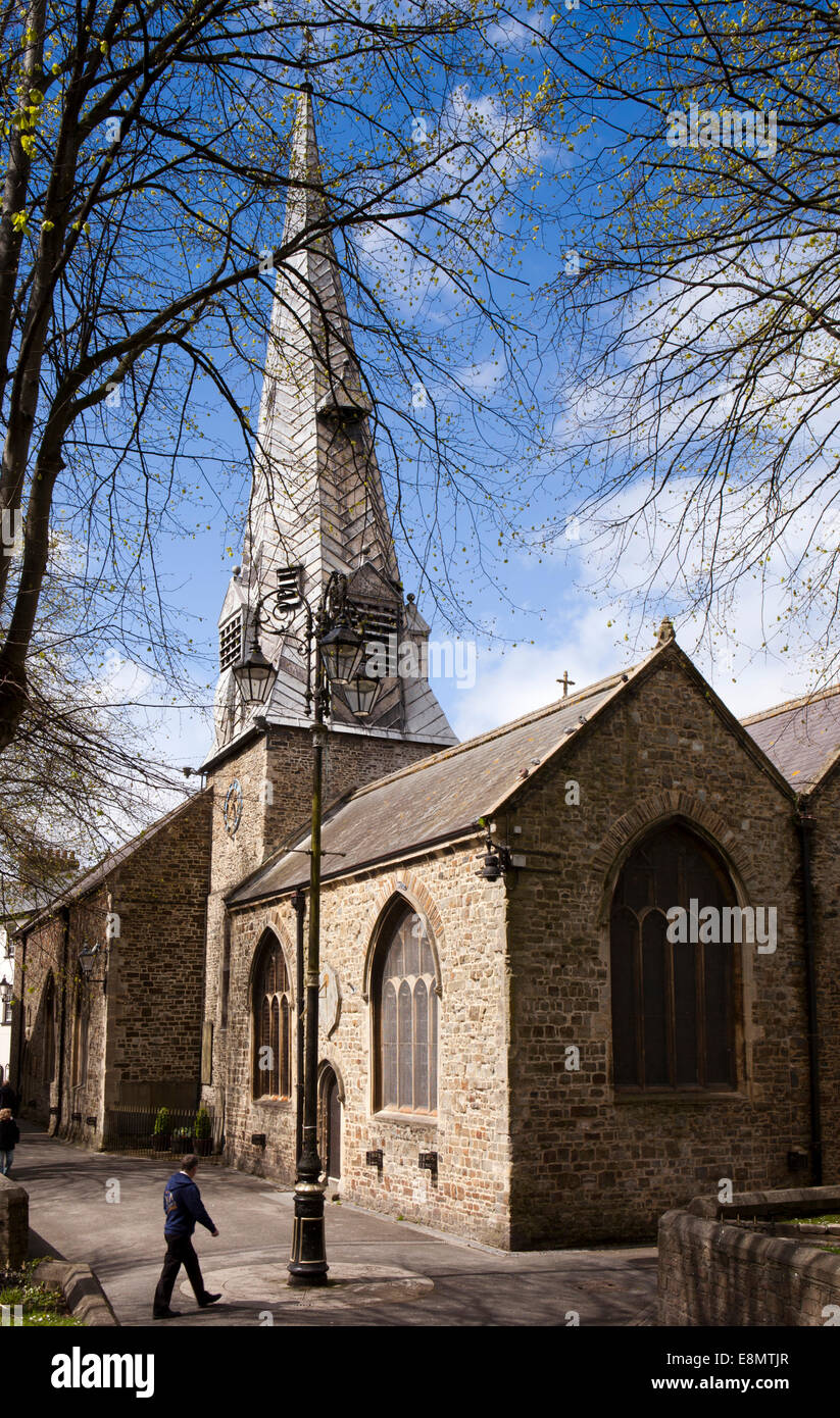 Reino Unido, Inglaterra, Devon, en Barnstaple iglesia parroquial con distintivo chapitel trenzado Foto de stock