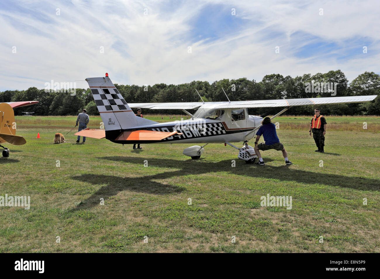 El aeródromo de Bayport Cessna 150, en Long Island, Nueva York Foto de stock