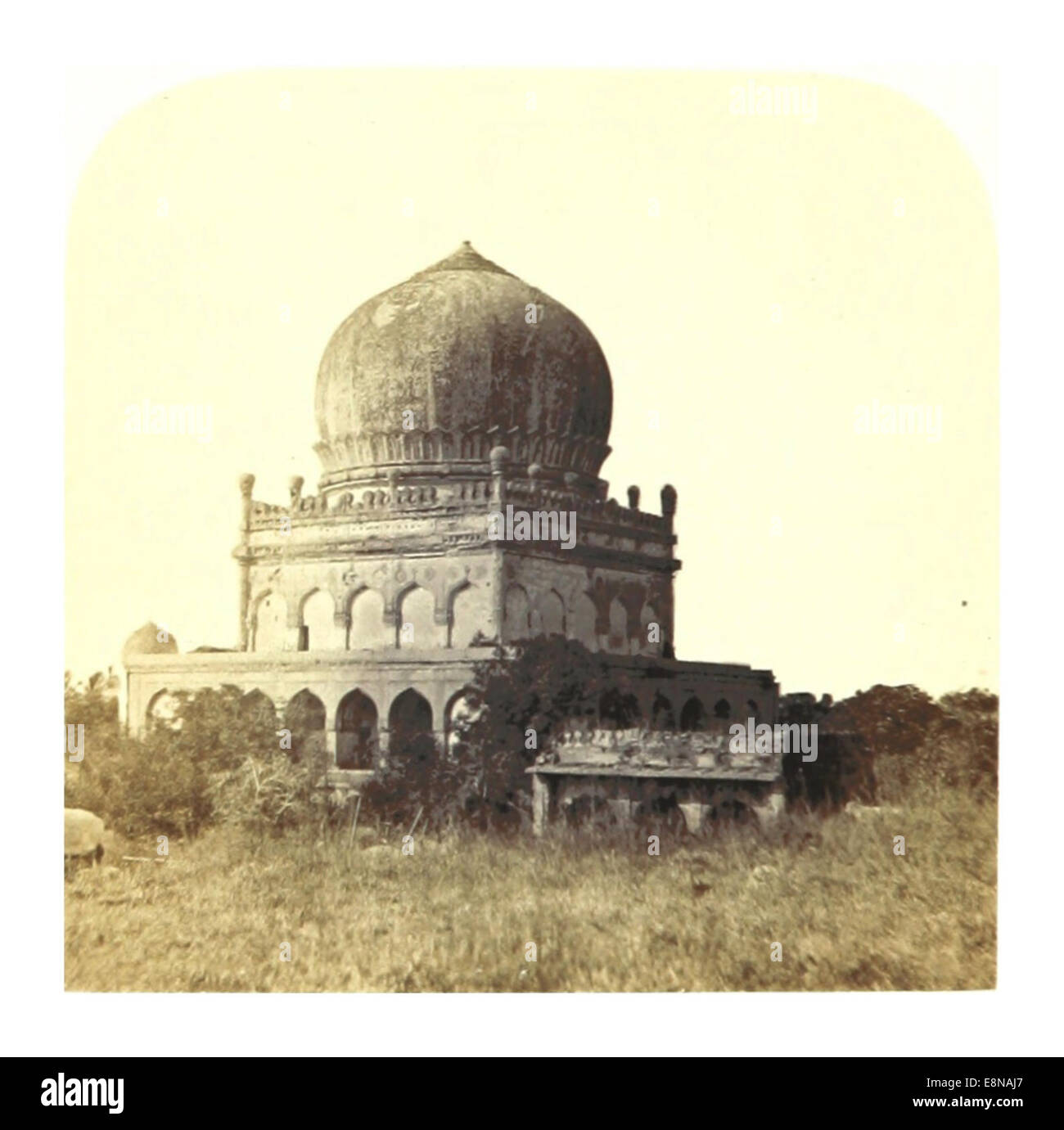 Soldadura en la India 1862 pg058 (010 tumbas de los antiguos reyes de Golconda. Nº 9) Foto de stock