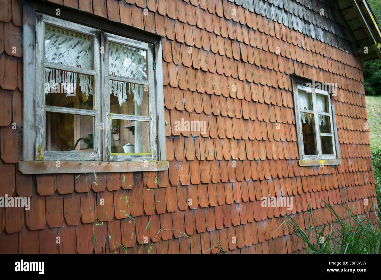 Las tejas de alerce madera en un edificio en Chile, Sudamérica Fotografía  de stock - Alamy