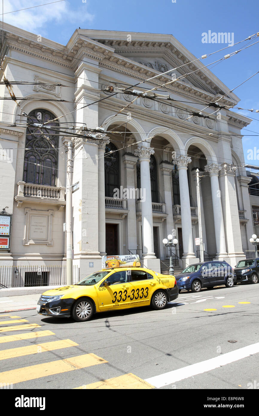 Taxi delante del Calvario Iglesia Presbiteriana, Pacific Heights, San Francisco, Foto de stock