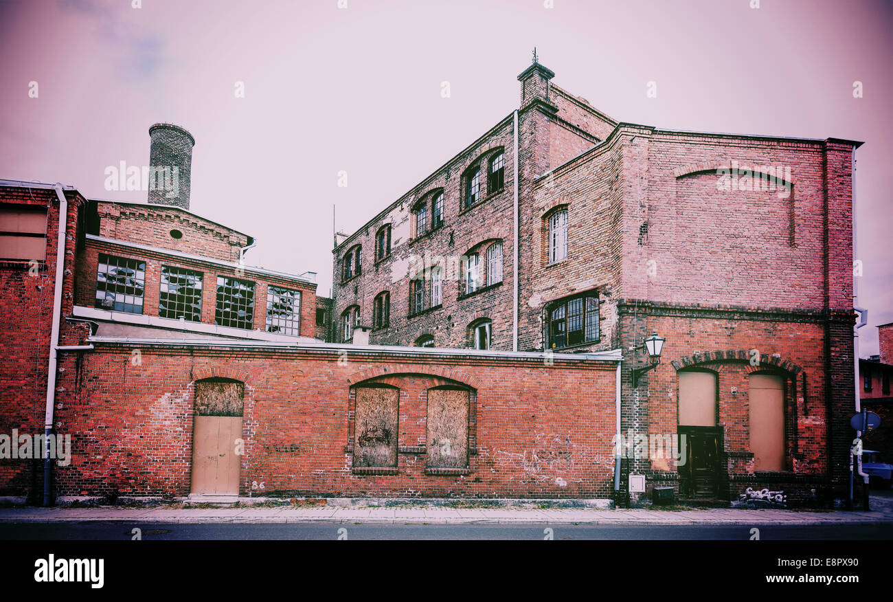 Vintage Retro imagen filtrada del antiguo edificio industrial abandonado. Foto de stock