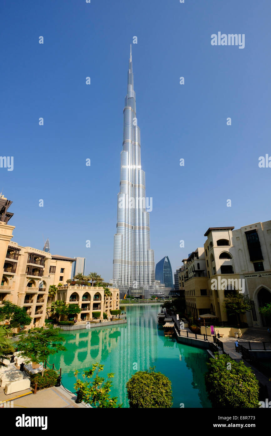 En el centro de la torre Burj Dubai, Emiratos Árabes Unidos Foto de stock