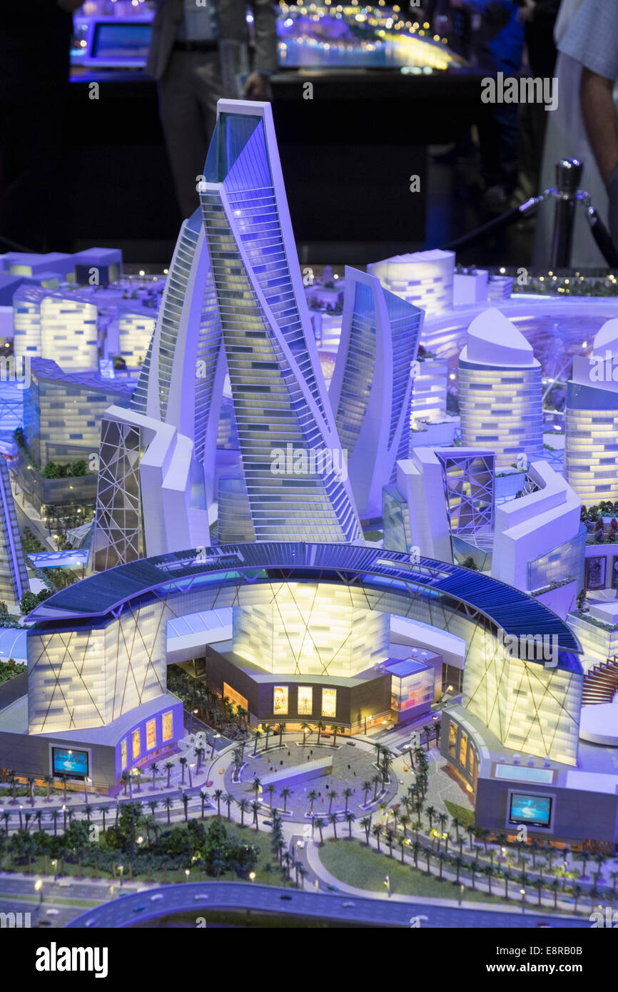 Modelo de nuevas propuestas de tiendas de lujo y hotel en Mall de desarrollo del mundo por el desarrollador Dubai Holding en propiedad Foto de stock