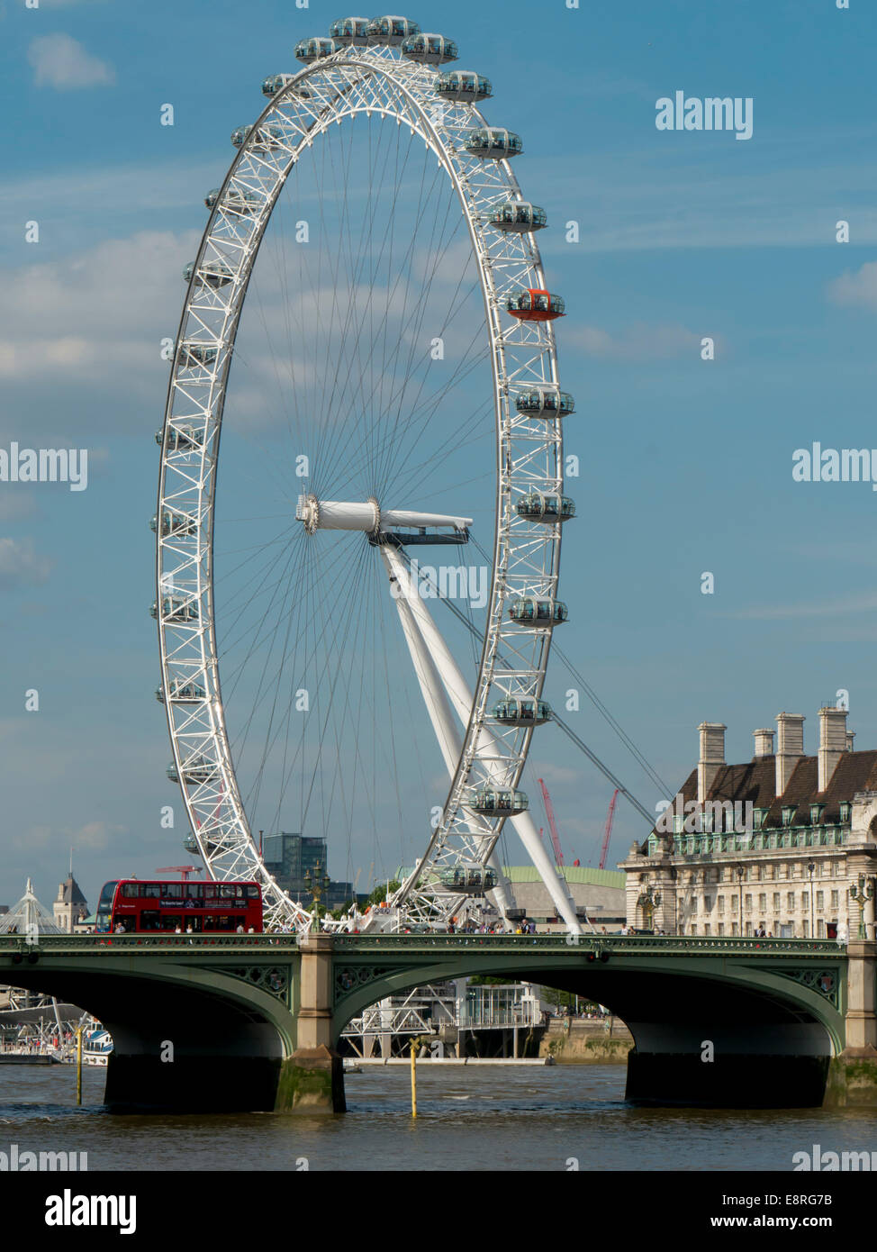 Reino Unido, Inglaterra, Londres, Millenium riverscape rueda Foto de stock