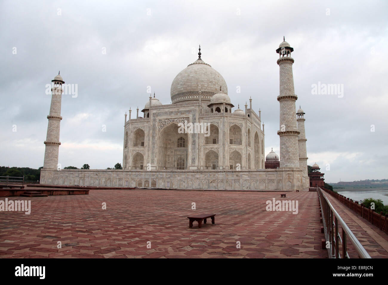Taj Mahal en Agra temprano en la mañana antes de que la mayoría de los visitantes llegan Foto de stock
