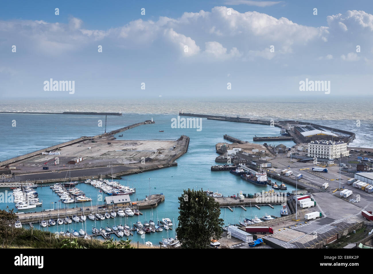 El puerto y el Puerto de Dover, Kent, UK desde las alturas occidentales  Fotografía de stock - Alamy