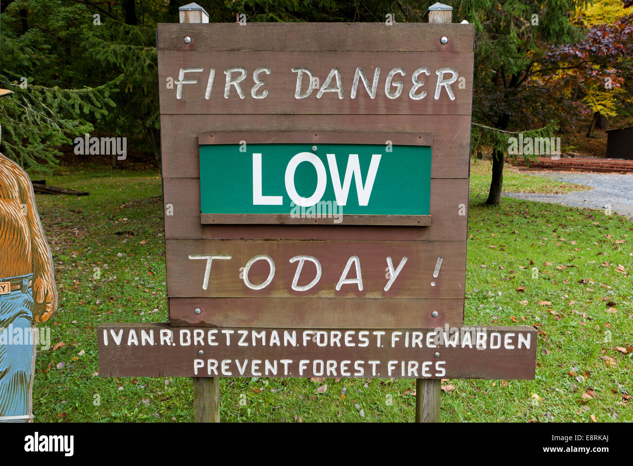 El Servicio Forestal de los Estados Unidos mostrando signos de bajo riesgo de incendios - Pennsylvania, EE.UU. Foto de stock