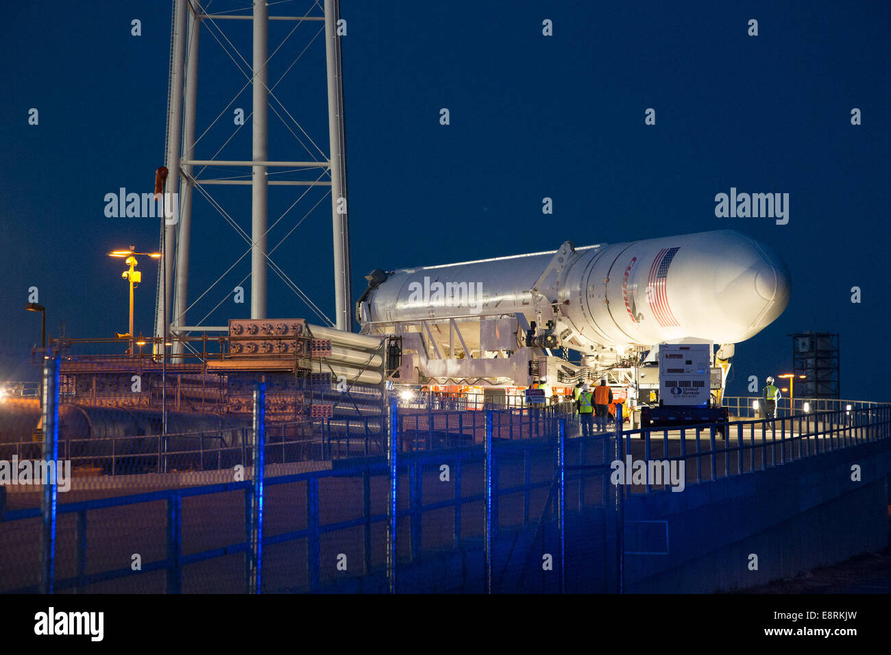 En la Isla Wallops, Va.-Orbital Sciences Corp. completó el despliegue de la primera plenamente integrado al cohete Antares Mid-Atlantic R Foto de stock