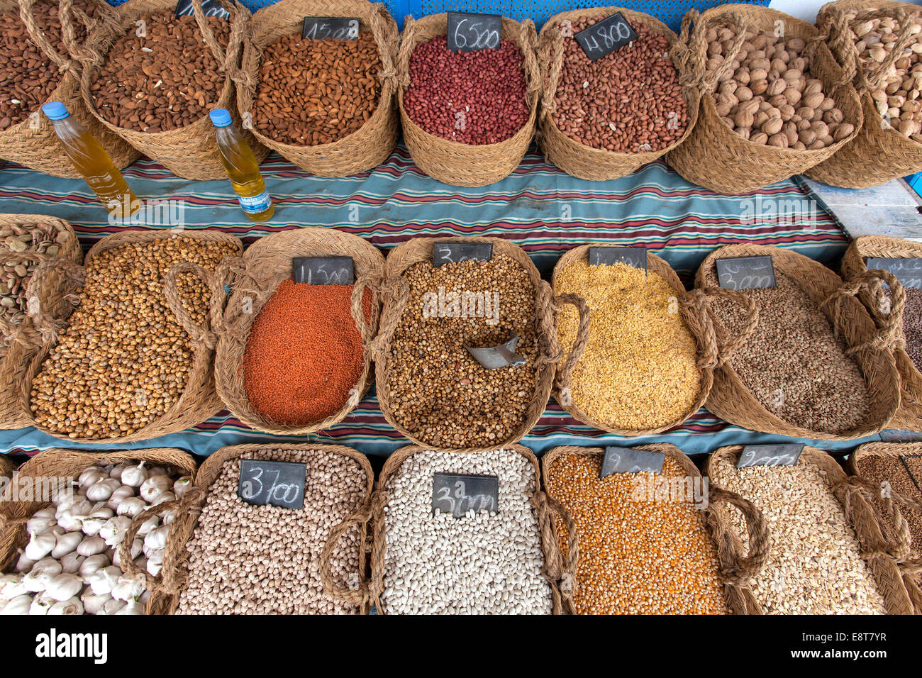 Las especias, cereales, mercado, bazar en Djerba, Túnez Foto de stock