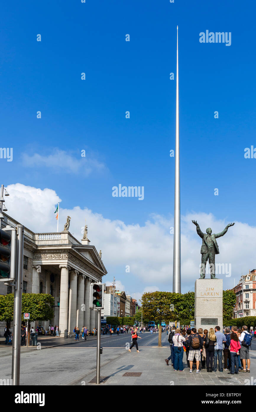 The Spire de Dublín, estatua de Jim Larkin y la Oficina General de Correos, O'Connell Street, Dublín, República de Irlanda Foto de stock