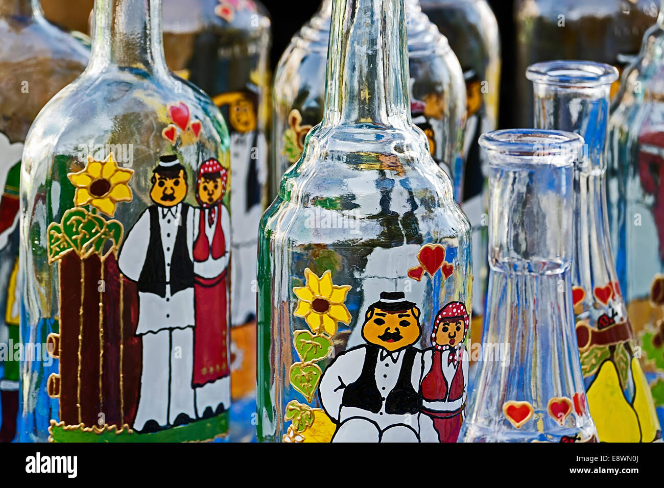 Painted bottles fotografías e imágenes de alta resolución - Alamy