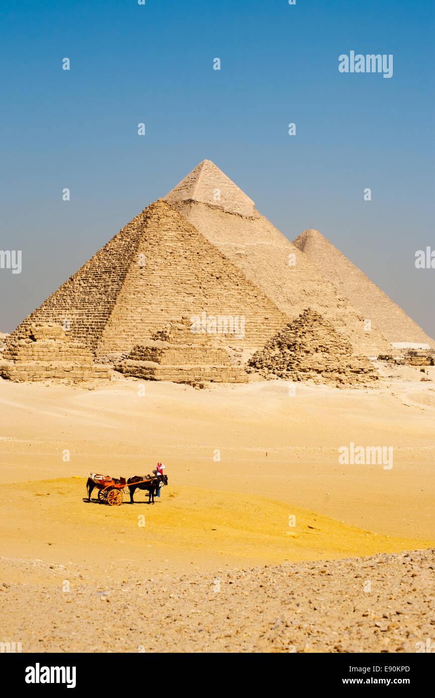 Turistas egipcios Pirámides de Giza Foto de stock