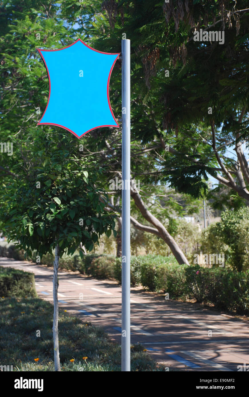 Signo azul en blanco con un espacio de copia Foto de stock