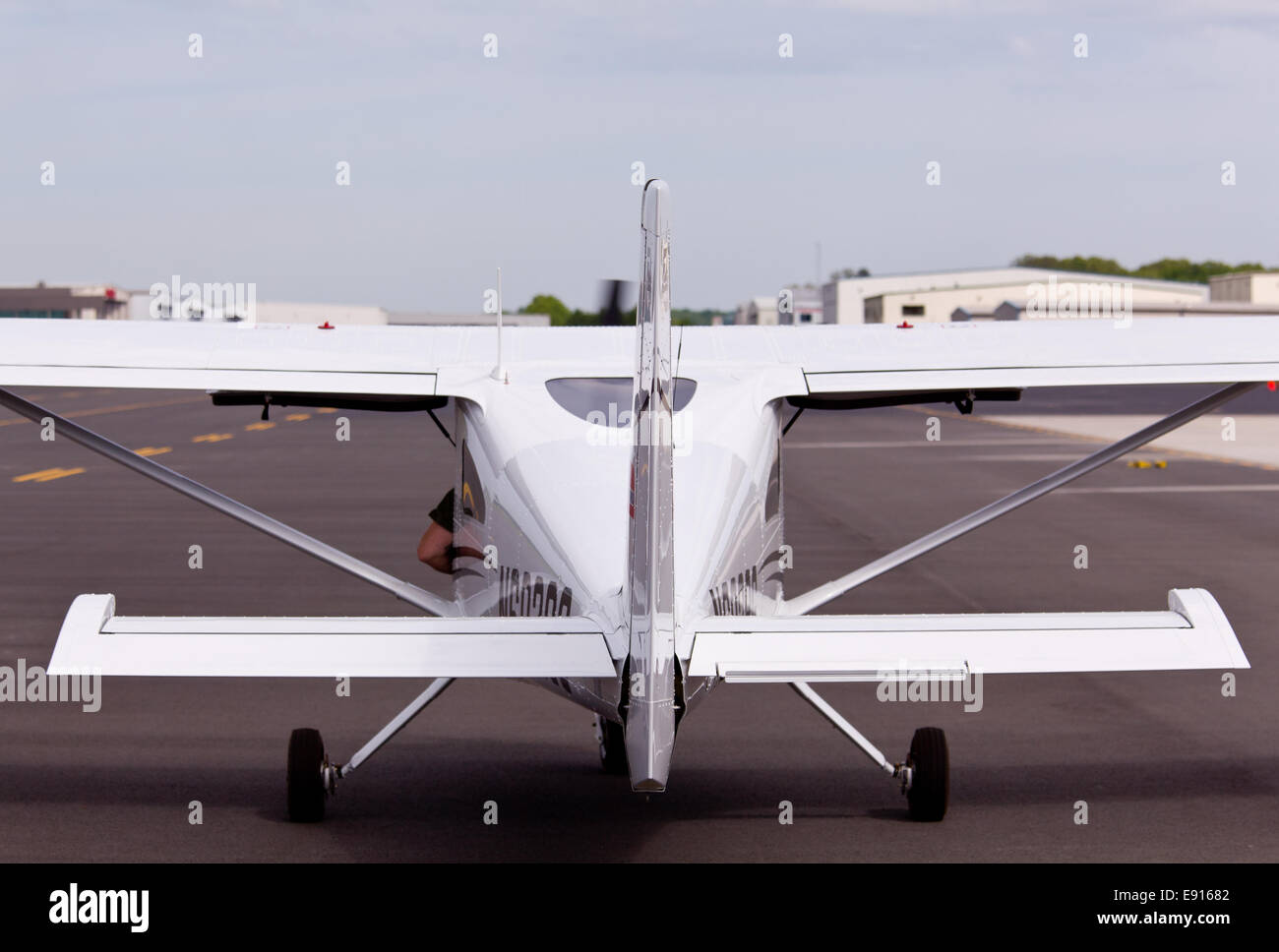 Pequeño avión privado desde atrás Foto de stock